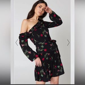 NA-KD Slip Shoulder Balloon Sleeve Dress Black Red Flowers